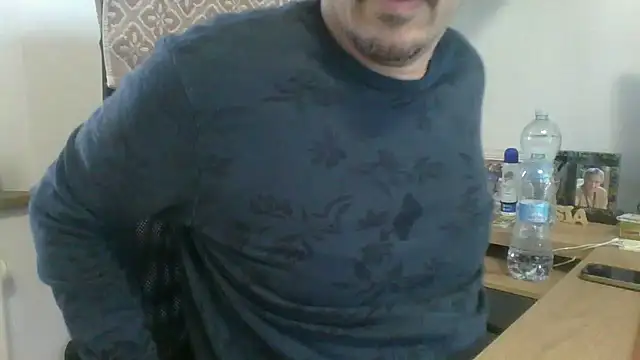 Snapshot of Kawayleo chatting on 11/14/25, 09:08 Kawayleo online show from 11/14/25, 09:08