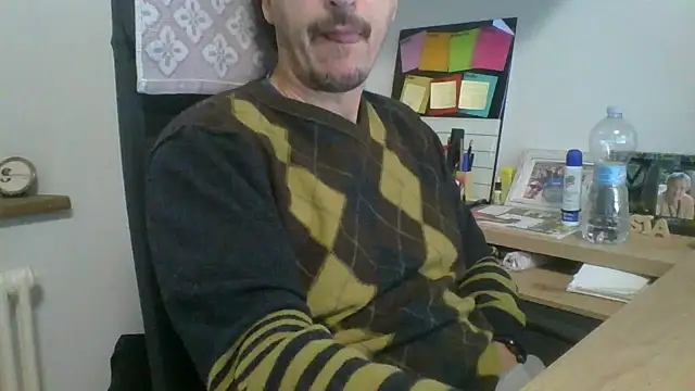 Snapshot of Kawayleo chatting on 11/18/25, 09:14 Kawayleo online show from 11/18/25, 09:14