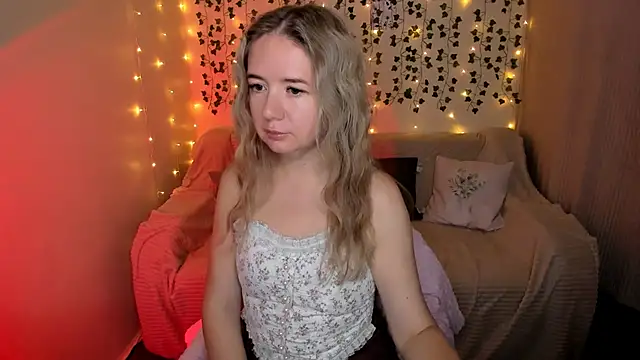 Snapshot of Evaa_Braunn chatting on 10/13/25, 02:33 Evaa Braunn online show from 10/13/25, 02:33