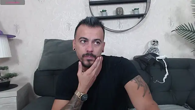 Snapshot of RyanVibe chatting on 10/16/25, 11:22 RyanVibe online show from 10/16/25, 11:22