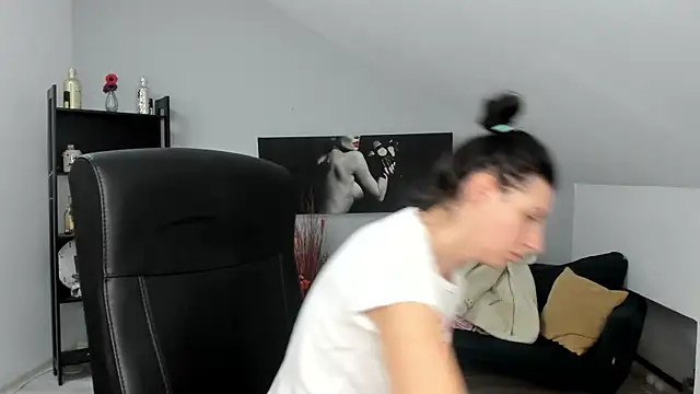 BettyJamess online show from 11/24/25, 04:12