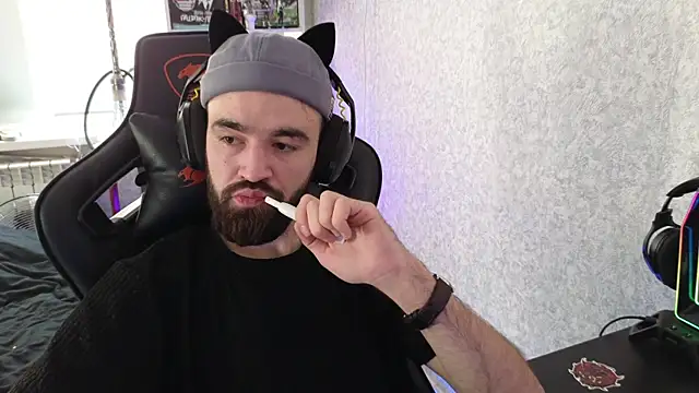 Nik Namee online show from 10/18/25, 09:10