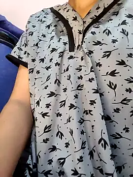 Snapshot of JIYA_23 chatting on 11/02/25, 05:04 JIYA 23 online show from 11/02/25, 05:04