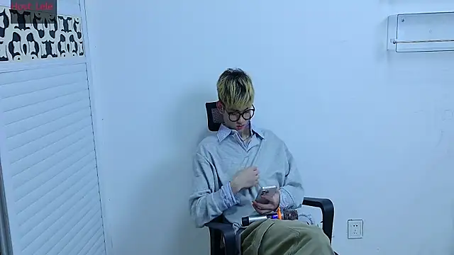 sexyboy-lele online show from 10/13/25, 11:54