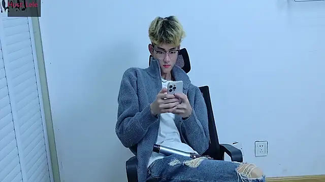 sexyboy-lele online show from 10/15/25, 12:05