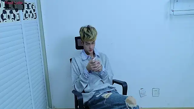 sexyboy-lele online show from 10/17/25, 12:52