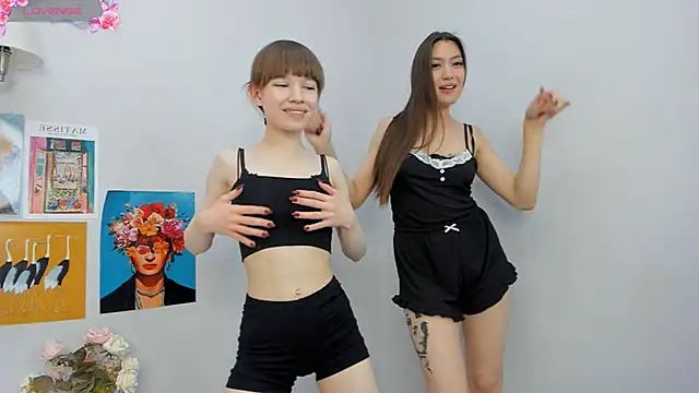 Snapshot of PearlMystic chatting on 11/04/25, 08:02 PearlMystic online show from 11/04/25, 08:02