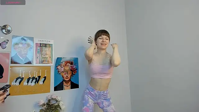 Snapshot of PearlMystic chatting on 11/18/25, 05:34 PearlMystic online show from 11/18/25, 05:34