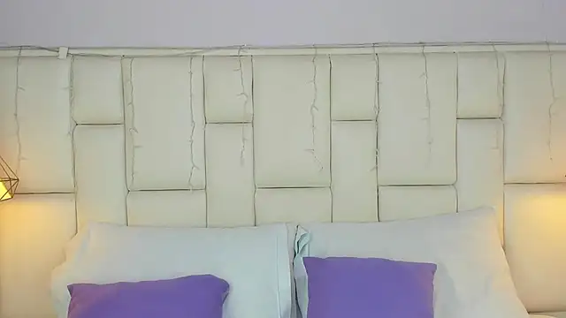 Snapshot of EmmaHolter chatting on 11/06/25, 07:15 EmmaHolter online show from 11/06/25, 07:15