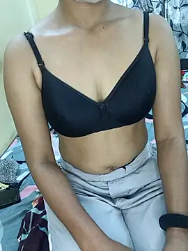 Snapshot of pooja_sharma1 chatting on 10/09/25, 02:42 pooja sharma1 online show from 10/09/25, 02:42