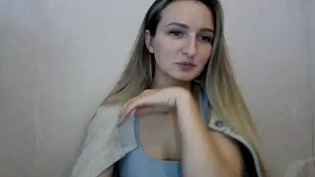 Snapshot of Cora_Fora chatting on 10/20/25, 10:49 Cora Fora online show from 10/20/25, 10:49