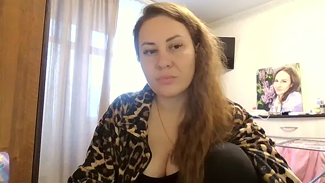 Snapshot of MeadowEyes chatting on 10/21/25, 11:00 MeadowEyes online show from 10/21/25, 11:00