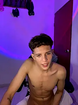 Snapshot of tylernova chatting on 10/14/25, 04:02 tylernova online show from 10/14/25, 04:02