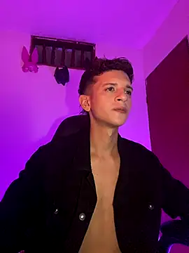 Snapshot of tylernova chatting on 10/16/25, 03:29 tylernova online show from 10/16/25, 03:29