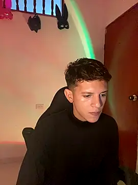 Snapshot of tylernova chatting on 10/18/25, 04:04 tylernova online show from 10/18/25, 04:04