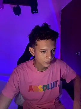 Snapshot of tylernova chatting on 10/19/25, 04:46 tylernova online show from 10/19/25, 04:46