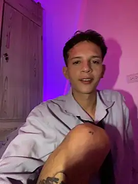 Snapshot of tylernova chatting on 10/20/25, 04:02 tylernova online show from 10/20/25, 04:02