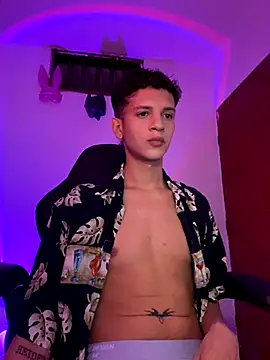 Snapshot of tylernova chatting on 10/22/25, 03:29 tylernova online show from 10/22/25, 03:29