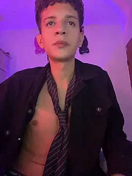 Snapshot of tylernova chatting on 10/24/25, 03:25 tylernova online show from 10/24/25, 03:25