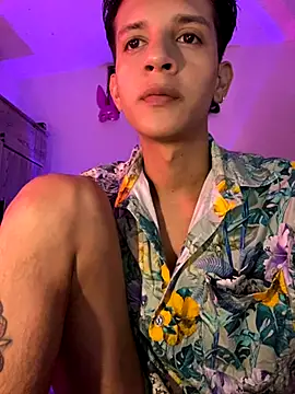 Snapshot of tylernova chatting on 10/25/25, 03:25 tylernova online show from 10/25/25, 03:25