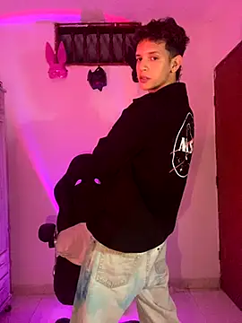 Snapshot of tylernova chatting on 10/26/25, 03:56 tylernova online show from 10/26/25, 03:56