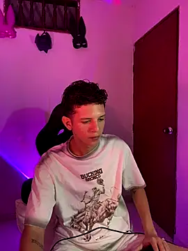 Snapshot of tylernova chatting on 10/27/25, 04:05 tylernova online show from 10/27/25, 04:05