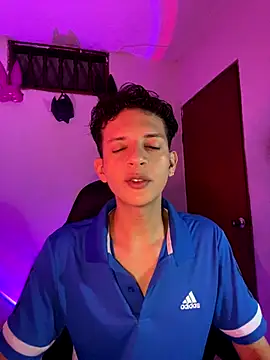 Snapshot of tylernova chatting on 10/29/25, 03:20 tylernova online show from 10/29/25, 03:20