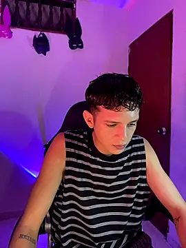 Snapshot of tylernova chatting on 10/30/25, 03:41 tylernova online show from 10/30/25, 03:41