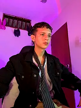 Snapshot of tylernova chatting on 10/31/25, 03:51 tylernova online show from 10/31/25, 03:51