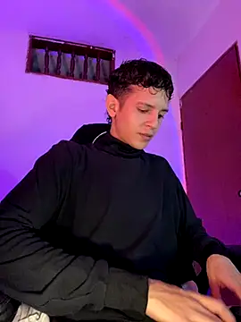 Snapshot of tylernova chatting on 11/04/25, 04:11 tylernova online show from 11/04/25, 04:11