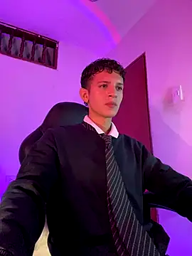 Snapshot of tylernova chatting on 11/06/25, 04:02 tylernova online show from 11/06/25, 04:02