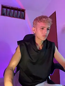 Snapshot of tylernova chatting on 11/08/25, 03:39 tylernova online show from 11/08/25, 03:39