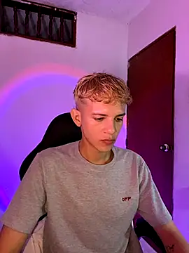 Snapshot of tylernova chatting on 11/09/25, 04:00 tylernova online show from 11/09/25, 04:00