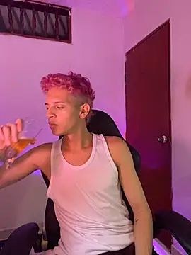 Snapshot of tylernova chatting on 11/11/25, 03:50 tylernova online show from 11/11/25, 03:50