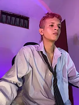 Snapshot of tylernova chatting on 11/13/25, 03:49 tylernova online show from 11/13/25, 03:49