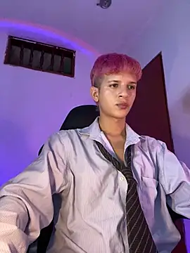 Snapshot of tylernova chatting on 11/17/25, 03:56 tylernova online show from 11/17/25, 03:56