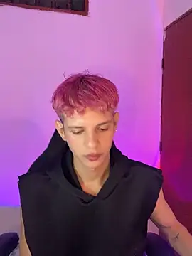 Snapshot of tylernova chatting on 11/18/25, 03:34 tylernova online show from 11/18/25, 03:34