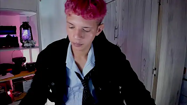 Snapshot of tylernova chatting on 11/21/25, 11:58 tylernova online show from 11/21/25, 11:58