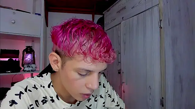 Snapshot of tylernova chatting on 11/23/25, 03:39 tylernova online show from 11/23/25, 03:39