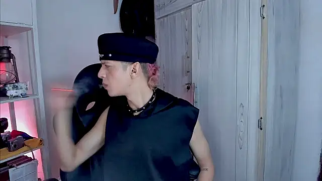 Snapshot of tylernova chatting on 11/24/25, 01:49 tylernova online show from 11/24/25, 01:49