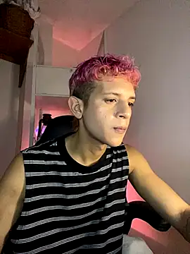 Snapshot of tylernova chatting on 11/25/25, 03:39 tylernova online show from 11/25/25, 03:39