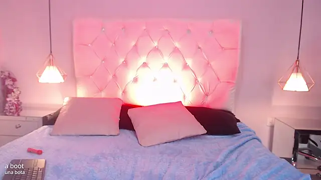 Snapshot of Bubbiecherry chatting on 10/24/25, 08:16 Bubbiecherry online show from 10/24/25, 08:16