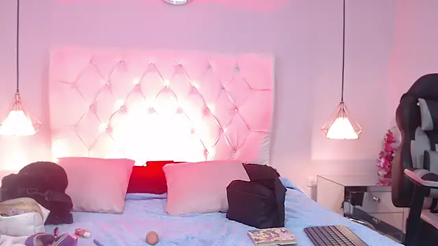 Snapshot of Bubbiecherry chatting on 10/31/25, 07:48 Bubbiecherry online show from 10/31/25, 07:48