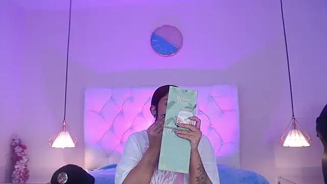 Snapshot of Bubbiecherry chatting on 11/24/25, 07:57 Bubbiecherry online show from 11/24/25, 07:57