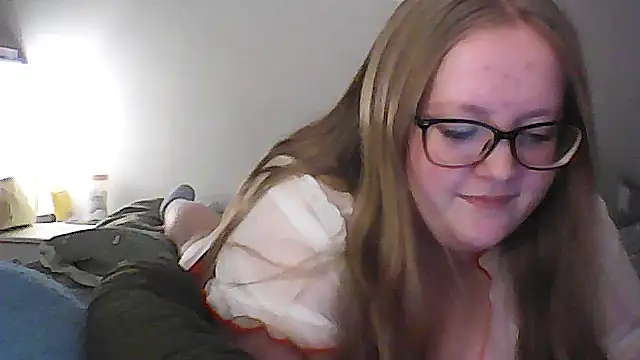 Snapshot of Lilylovex chatting on 10/13/25, 10:10 Lilylovex online show from 10/13/25, 10:10