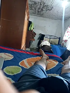 Snapshot of Latinokev chatting on 10/31/25, 07:26 Latinokev online show from 10/31/25, 07:26