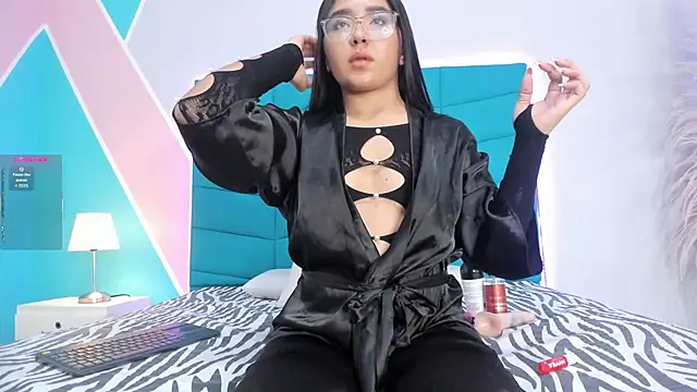 Snapshot of Foxy_Kylie chatting on 11/23/25, 01:11 Foxy Kylie online show from 11/23/25, 01:11