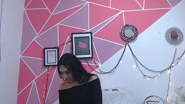 Snapshot of Tifany_Adams chatting on 11/18/25, 08:35 Tifany Adams online show from 11/18/25, 08:35