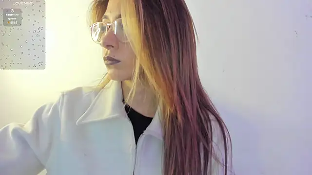 Sara Roades online show from 11/15/25, 10:59