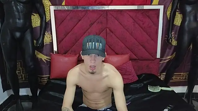 Pride couple online show from 11/02/25, 11:29